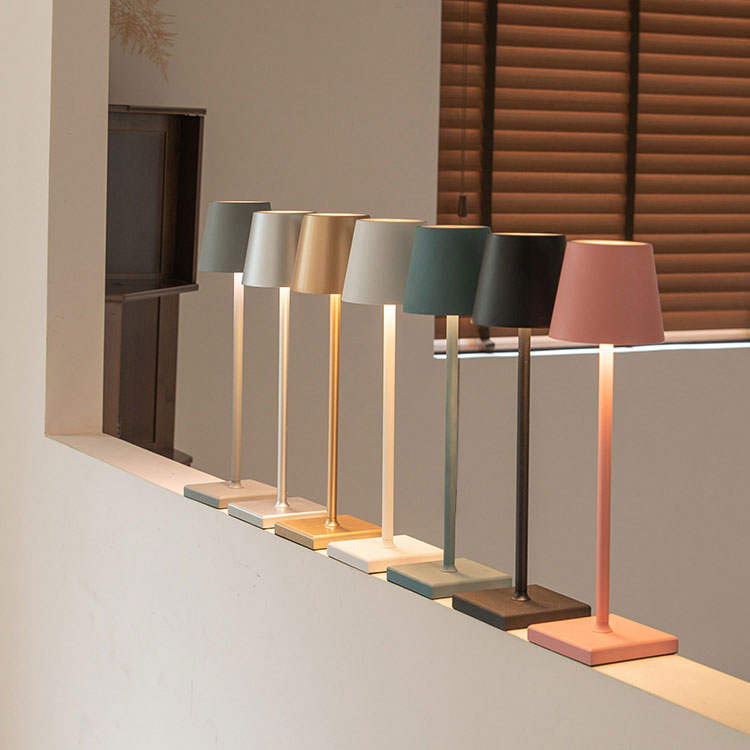 ClassicLume | Lampada da Scrivania Design Moderna Ricaricabile 1